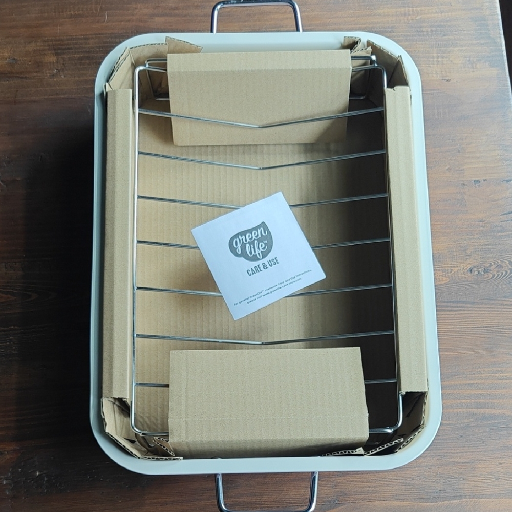 Green Life Enamel Roaster with Rack - Cream and Silver